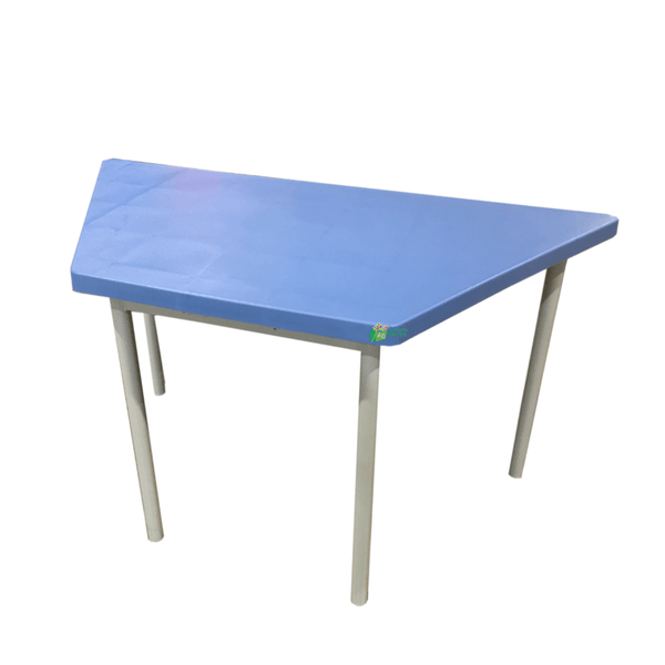 MESA INFANTIL TRAPEZOIDAL POLIPROPILENO (SOBRE PEDIDO)